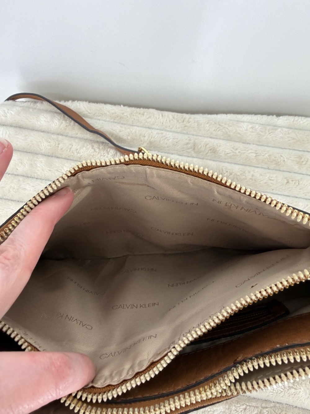 Calvin Klein Sonoma Bubble Lamb Novelty Messenger Crossbody - Picture 13 of 16